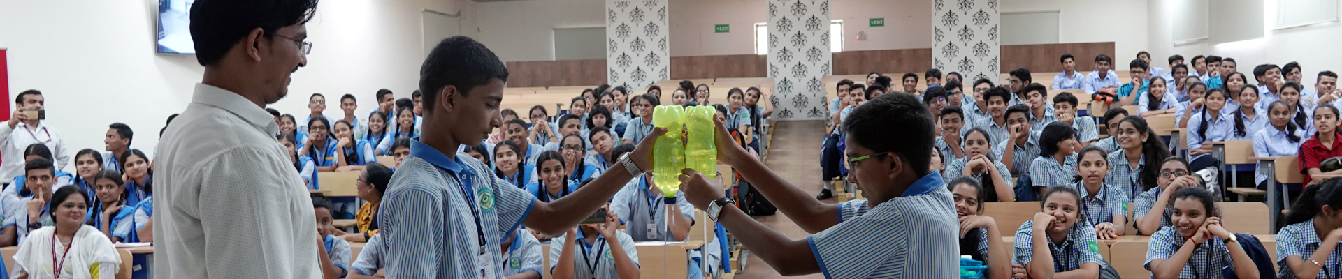 Science demo activity with school students